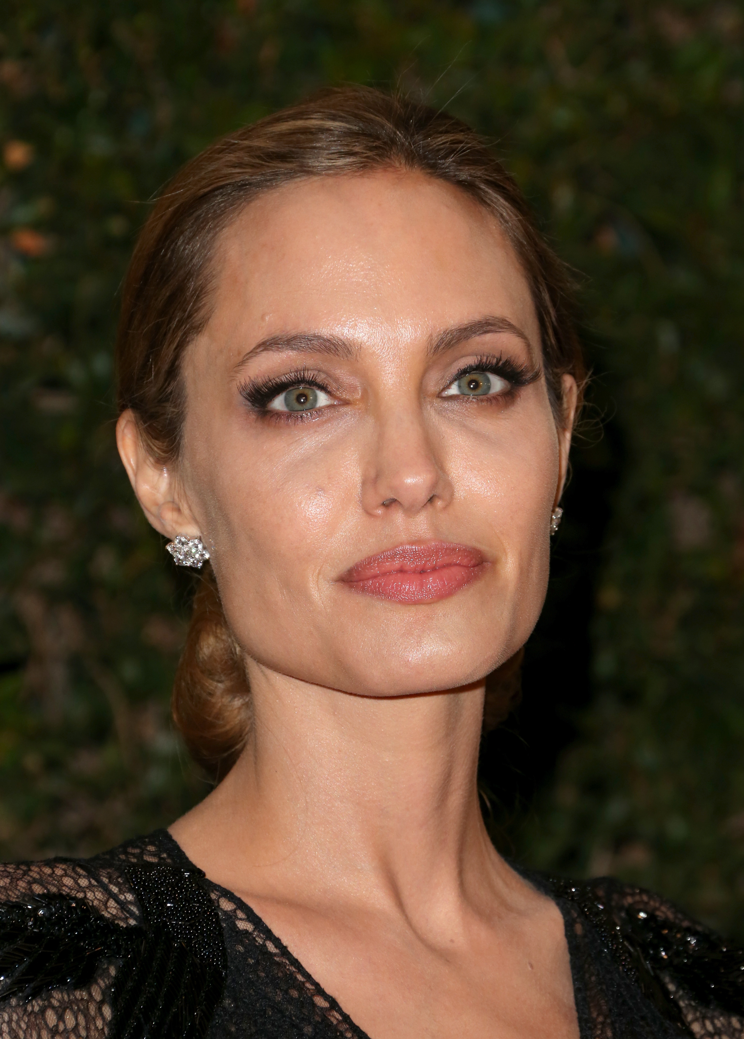 Худое лицо фото. Анджелина Джоли лицо. Angelina Jolie 2013 лицо. Анджелина Джоли уродка. Анджелина Джоли некрасивая.