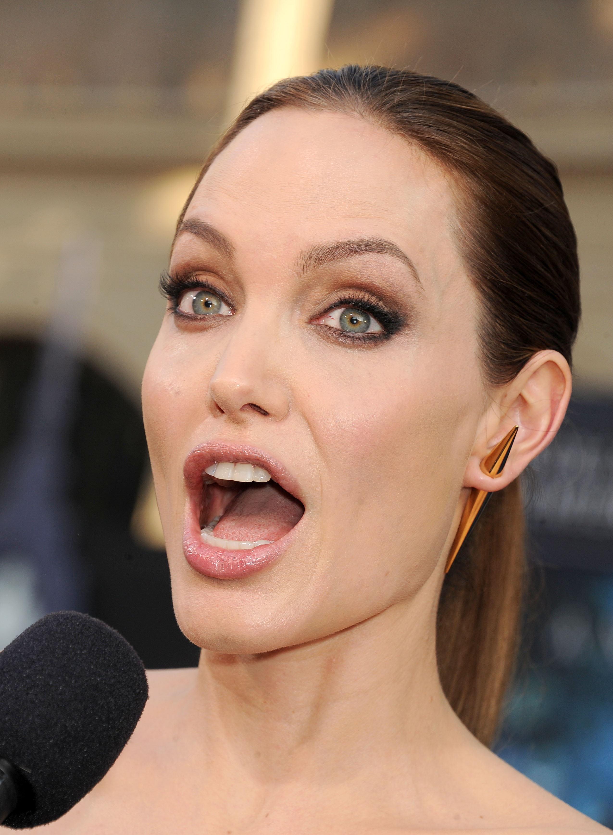 Как будет маленький рот. Анджелина Джоли. Анджелина Джоли фото. Анджелина Джоли открытый рот с языком. Анджелина Джоли tongue.