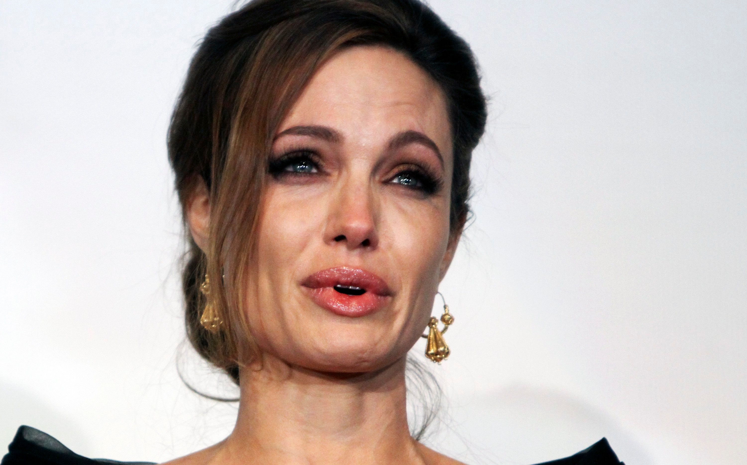 Плачу после операции. Анджелина Джоли. Анджелина Джоли фото. Анджелина Джоли 2017. Бабушка Анджелины Джоли.